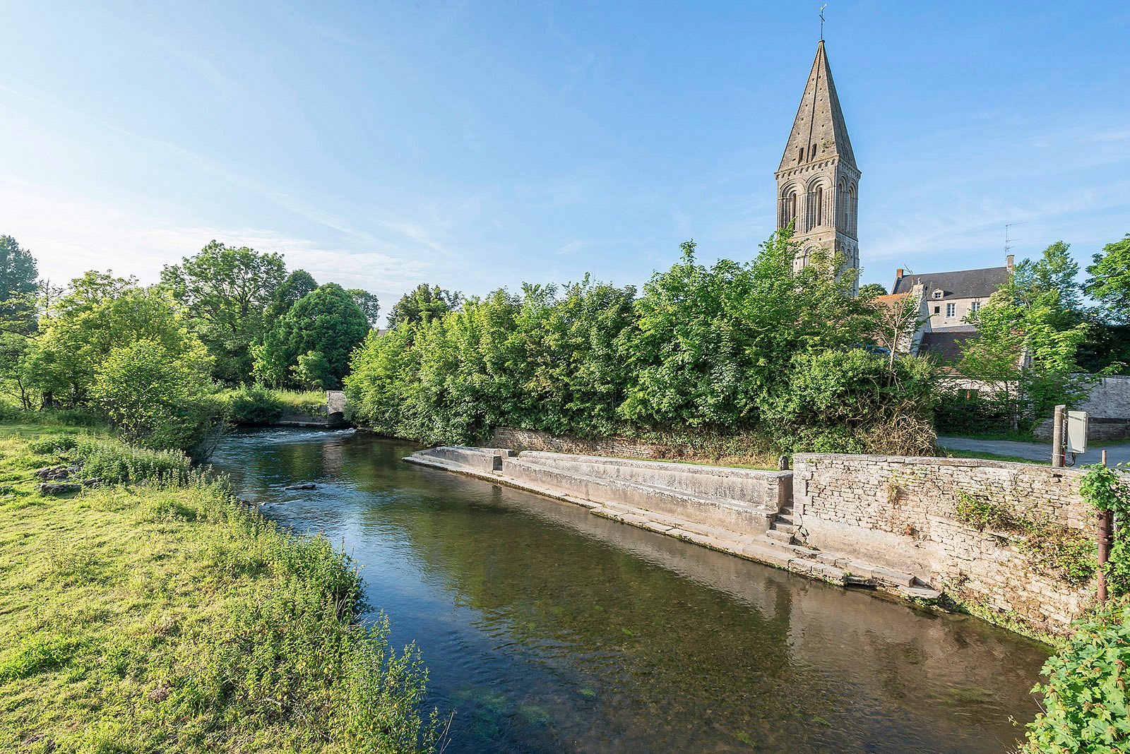 chateau-du-baffy-church-and-river