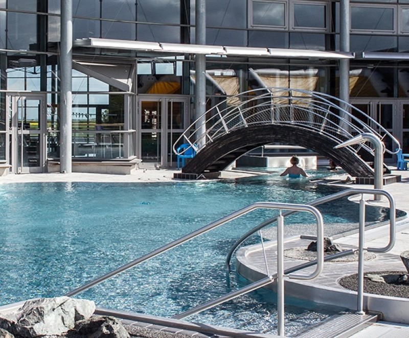 l_school-trips-abroad-normandy-swimming-1