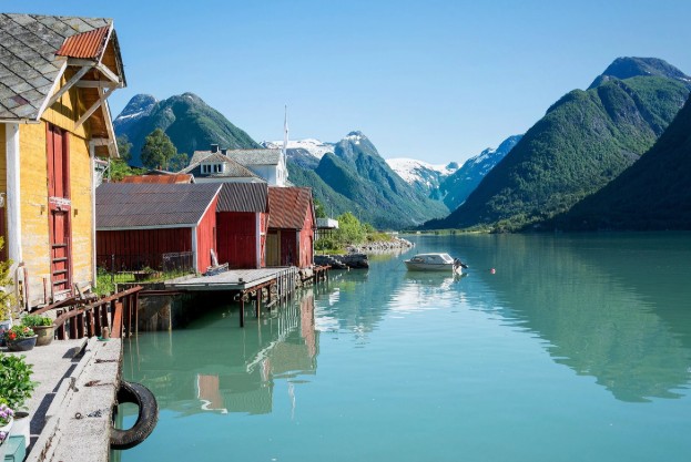 Fjærland glacier norway