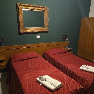 Bedroom 1 - Hotel Dina