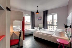 MEININGER-Hotel-Berlin-Alexanderplatz-beds-2-300x200-4.jpg