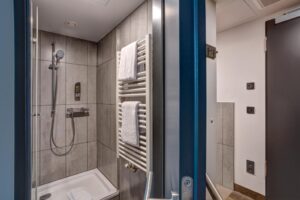 Meininger-Olympiapark-munich-bathroom-300x200-3.jpg