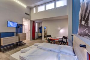 Meininger-Roma-Termini-bedroom-300x200-3.jpg