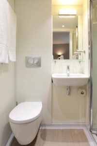 Reseda-Hotel-Paris-bathroom-200x300-3.jpg