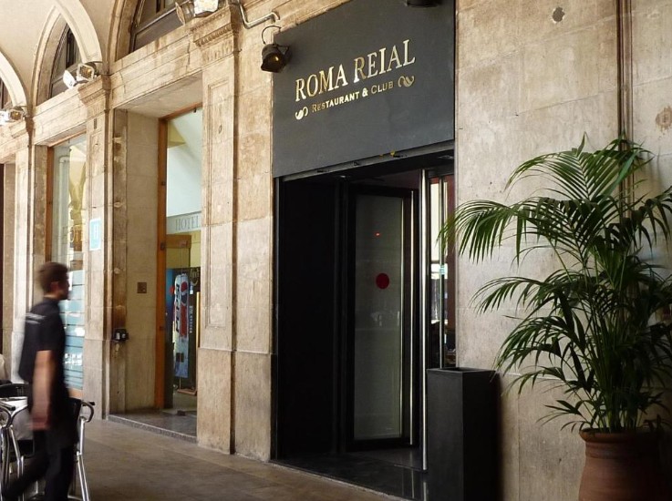 Roma Reial - outside