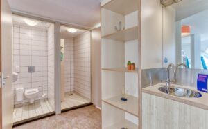 Stayokay-Rotterdam-Cube-Houses-bathroom-300x187-3.jpg