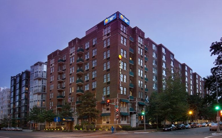 l_comfort-inn-downtown-dc-convention-center-exterior-dusk-shot-1.jpg