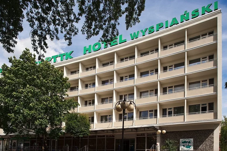 l_hotelwyspianski_front2-jpg.webp