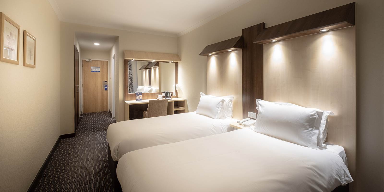 Royal National Hotel - Bedroom 1