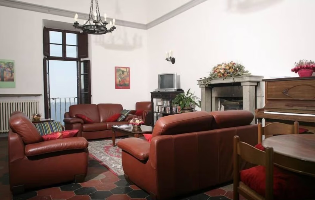 Lobby and seating area - Villa Palazzola