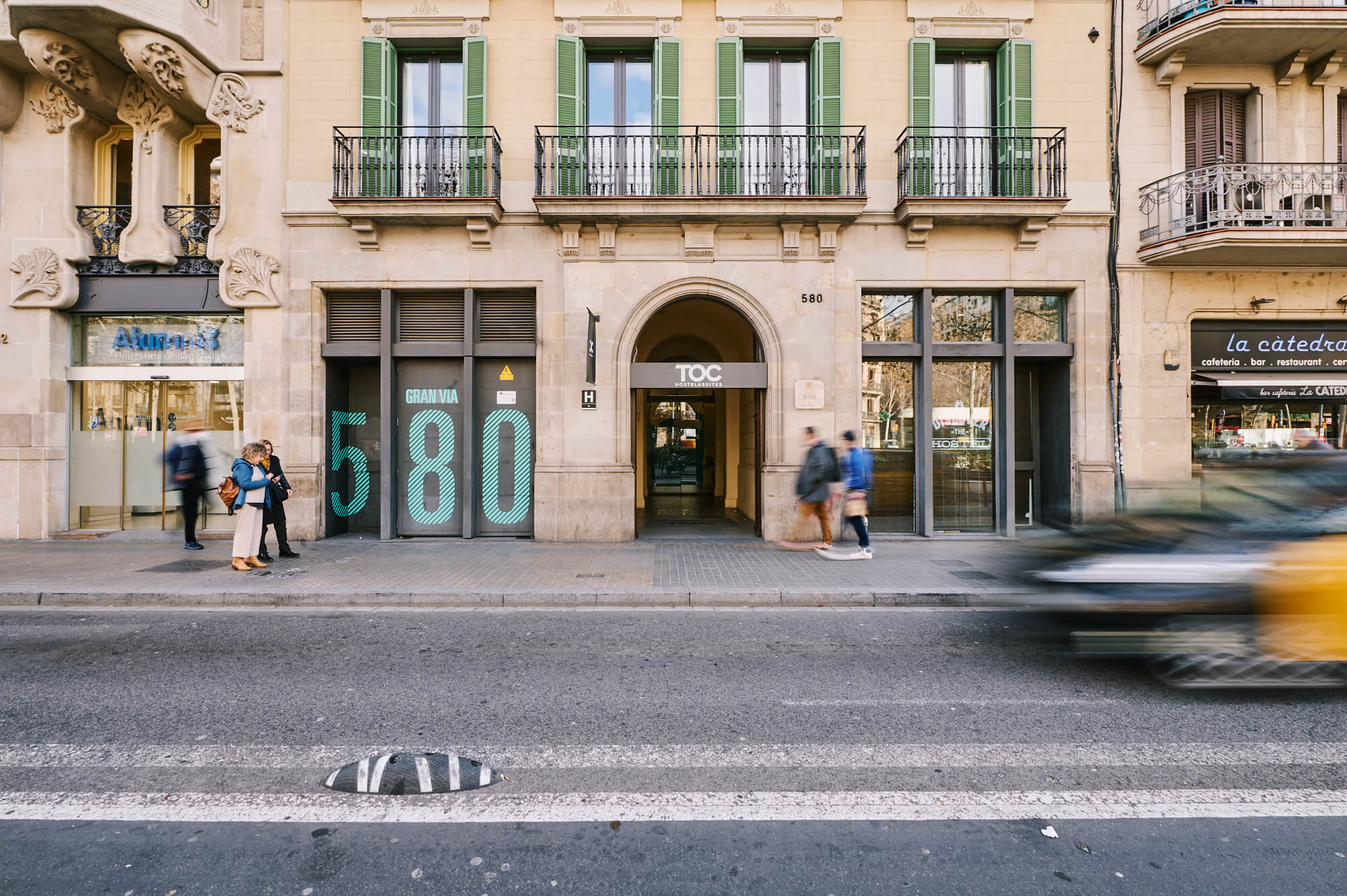 TOC Hostel Barcelona - outside