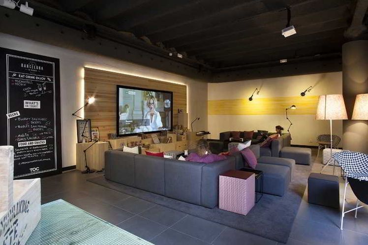 TOC Hostel Barcelona - seating area