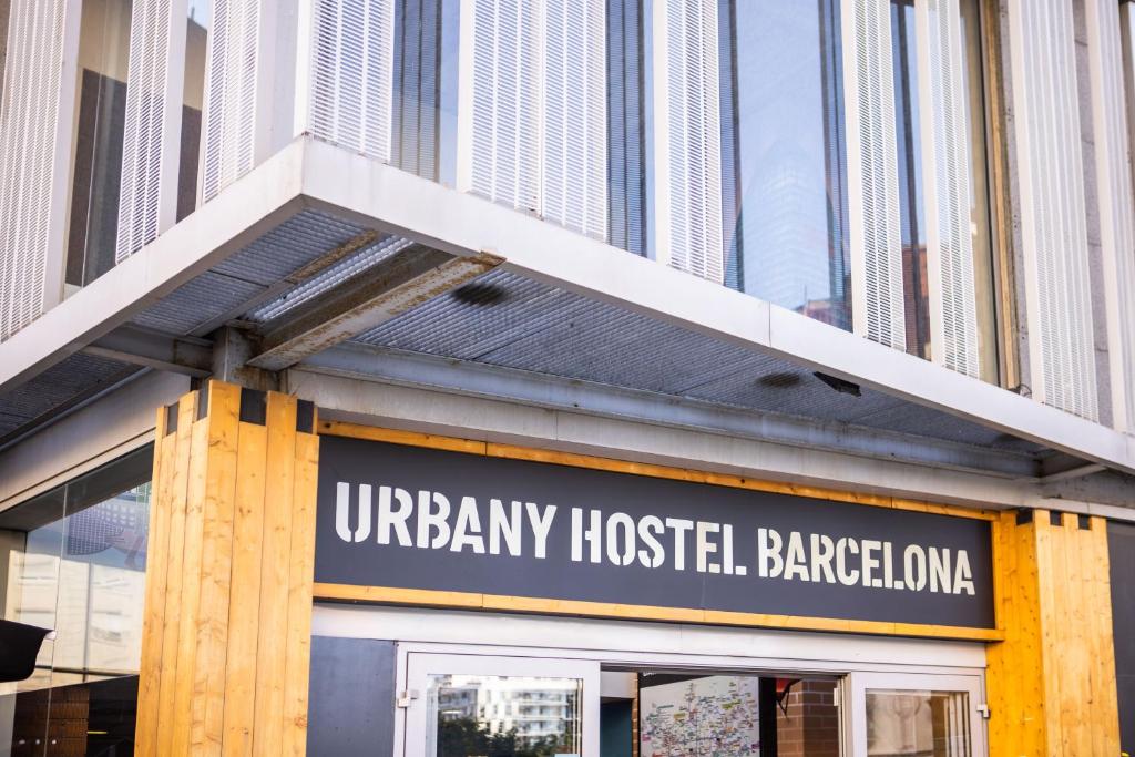 Urbany Hostel Barcelona outside 3