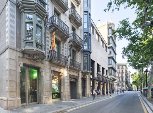 urbany hostel barcelona outside building
