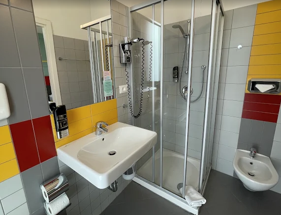 MEININGER Milano Garibaldi - Bathroom